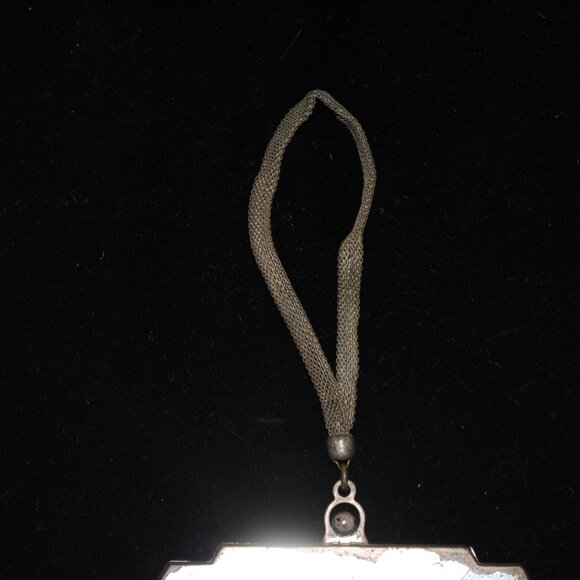 Collectible Vintage Whiting & Davis Silver-tone Mesh Wristlet Purse Art Deco 60s - Picture 4 of 11